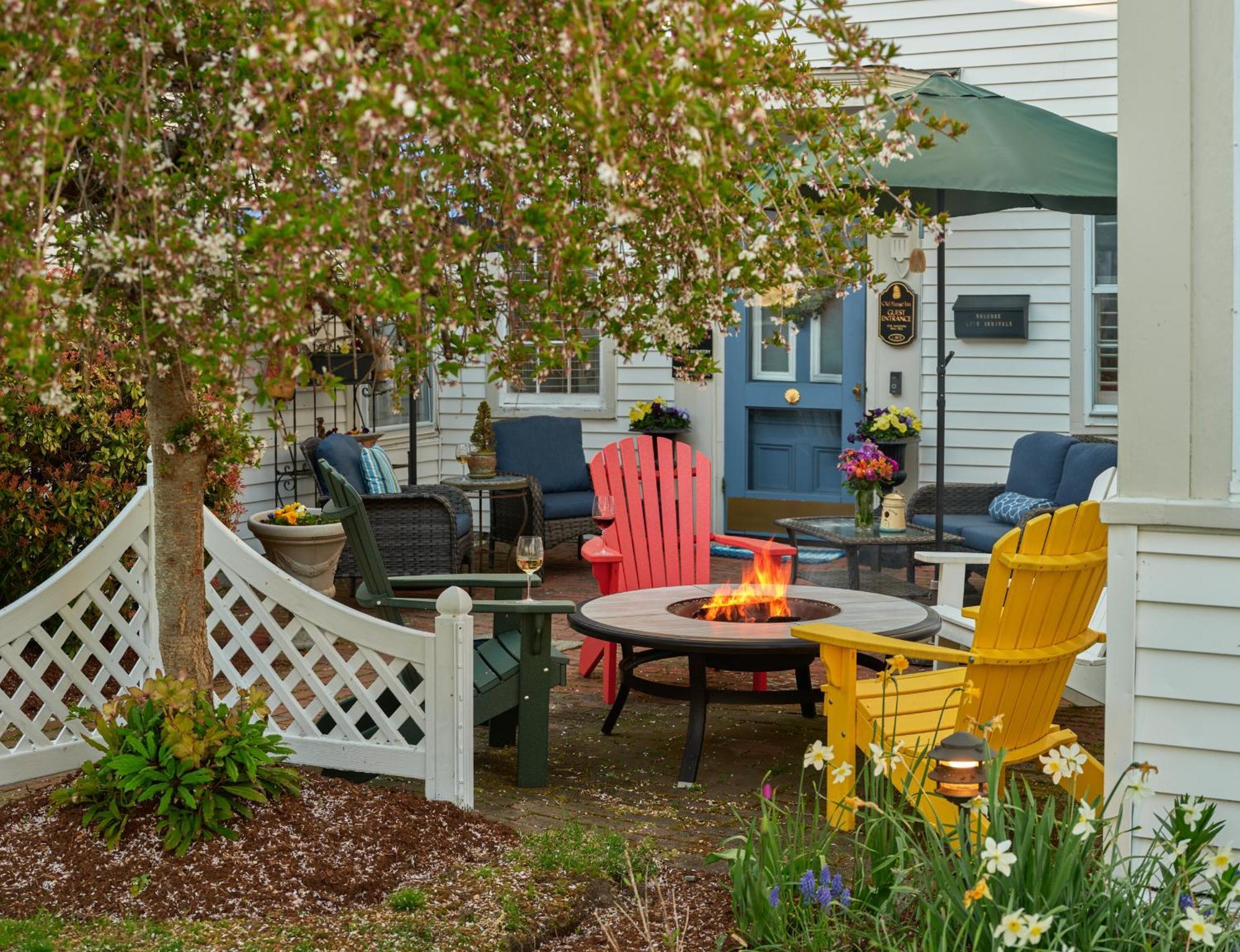 Old Manse Inn Brewster Exterior photo
